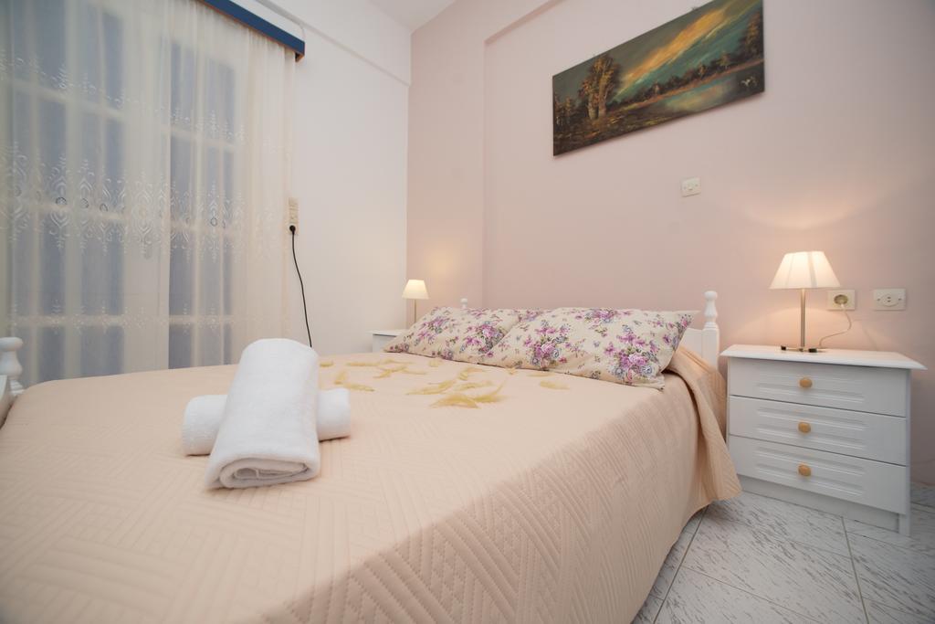 Bella Sant Aparthotel Perissa  Exteriör bild